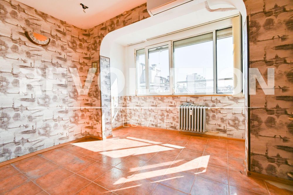 Тристаен апартамент в ж.к. Сухата река