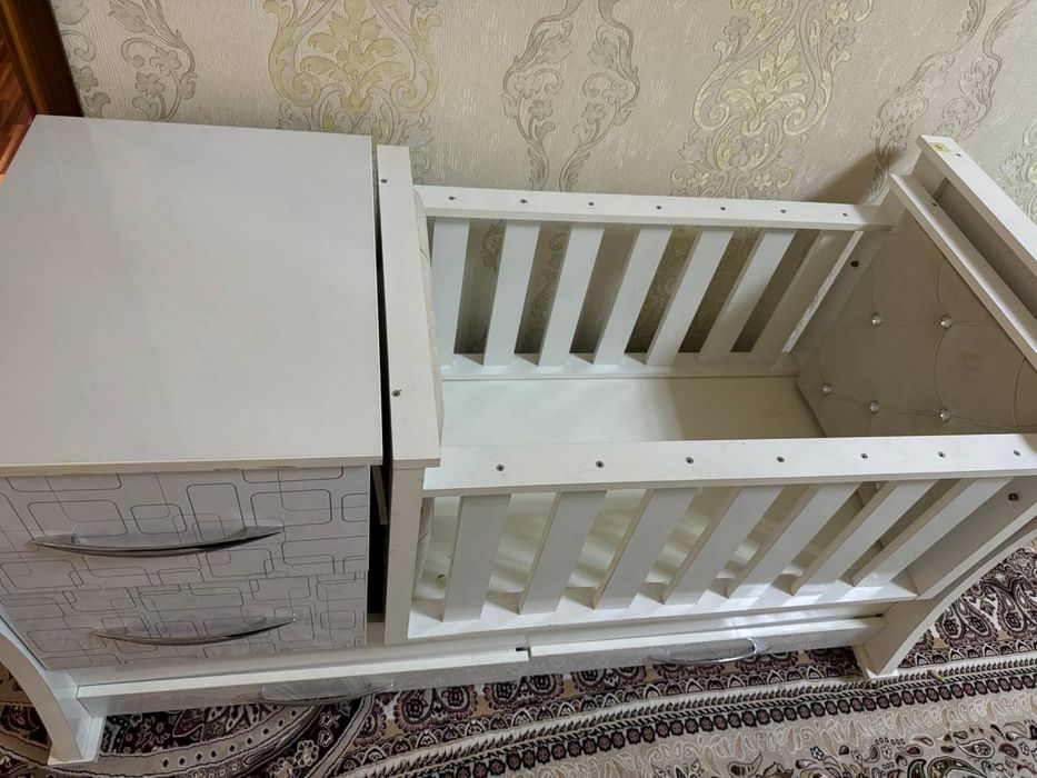 Деткая кравать новая почти илеально новая !