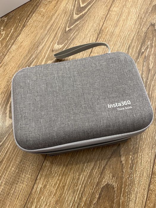 Камера Insta 360 x5 Essentials Bundle