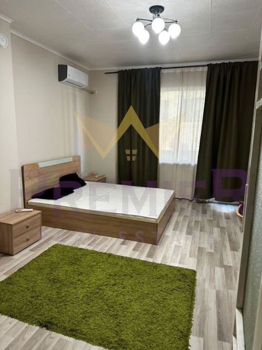 Дава се под наем Тристаен апартамент в Варна, ЖП Гара - 100 кв.м за 750 € - Снимка #2