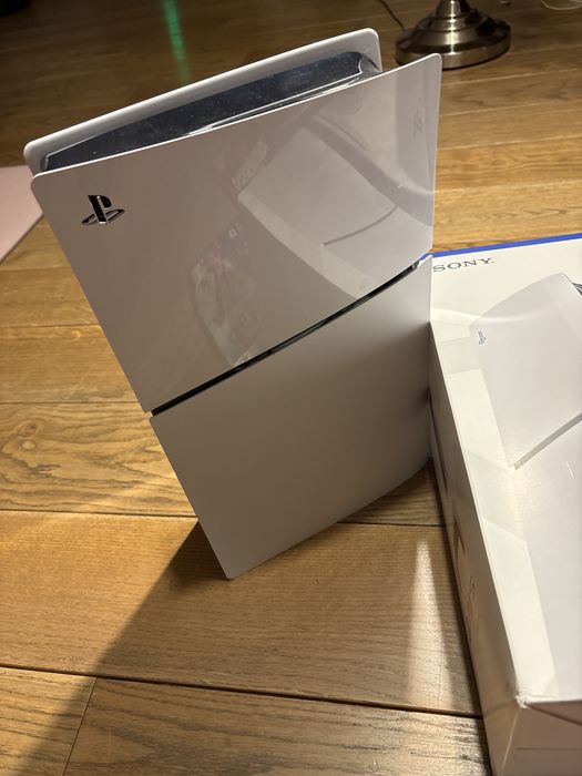 Playstation 5 с 6 игри и два контролера/ 1 TB