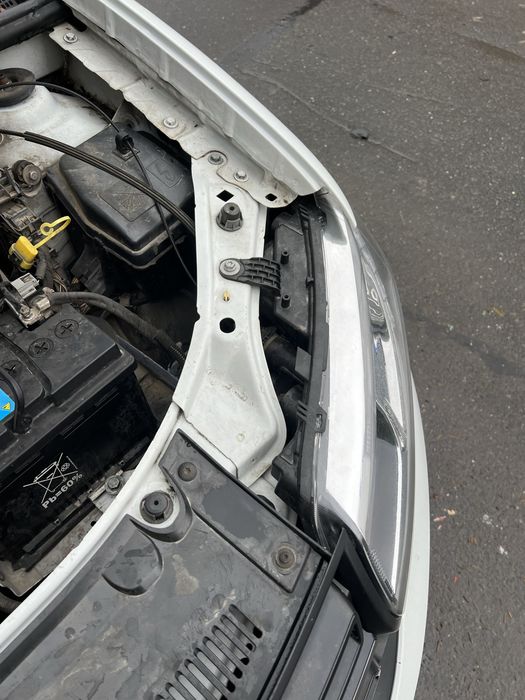 Dezmembrez / Piese Dacia Logan 1.0 Sce 2013-2020 Capota bara Far usa