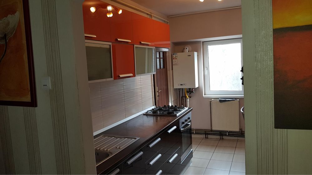 Inchiriez apartament 3 camere in centru