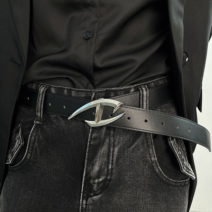 Ремень с инициалом D