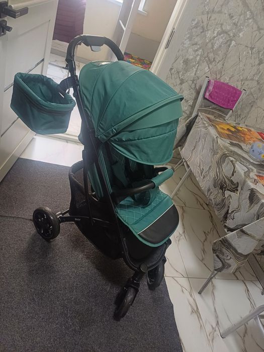 Продаётся фирменный чемодан коляска