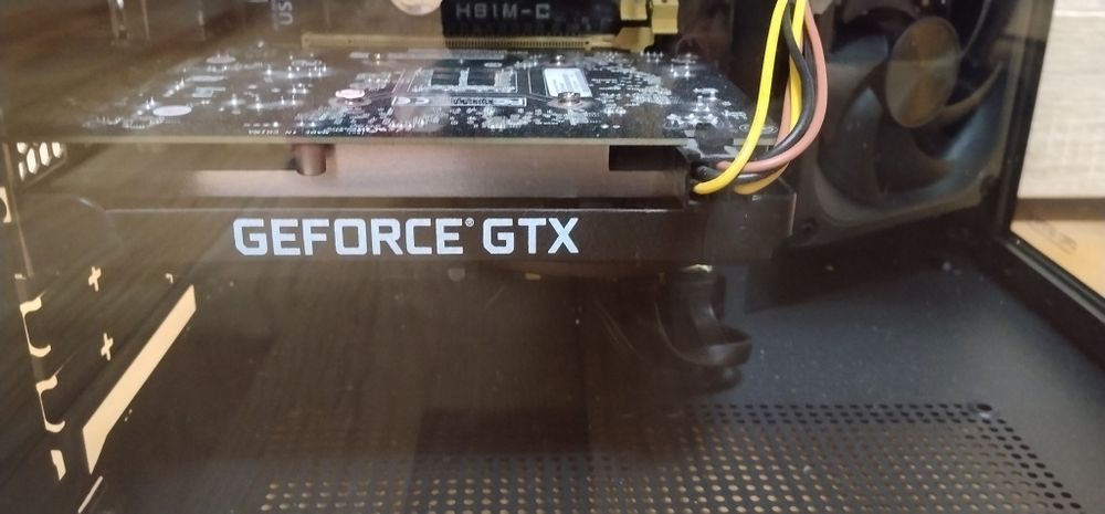PC gaming I5 gtx 1070 8gb RAM ssd 120 hdd 1 Terra