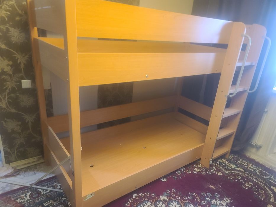 Вухъярустная кровать