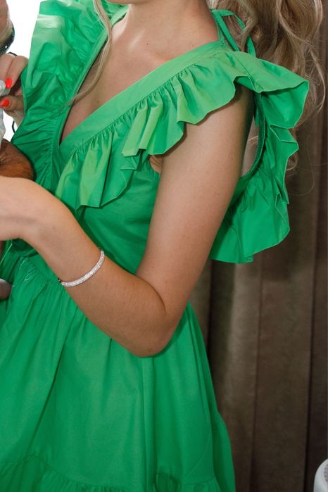Vand rochie verde deosebita
