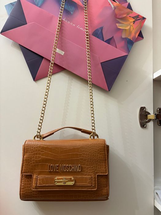 Продам сумку оригинал moschino