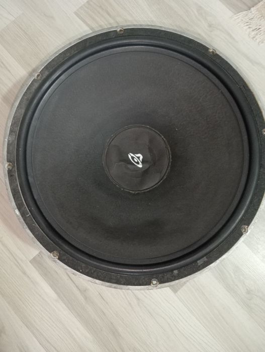 Vând subwfer,1500w,8 omi,in stare foarte buna 18inch