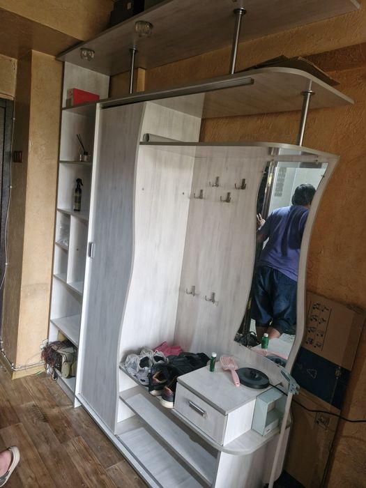 Продам прихожей шкаф