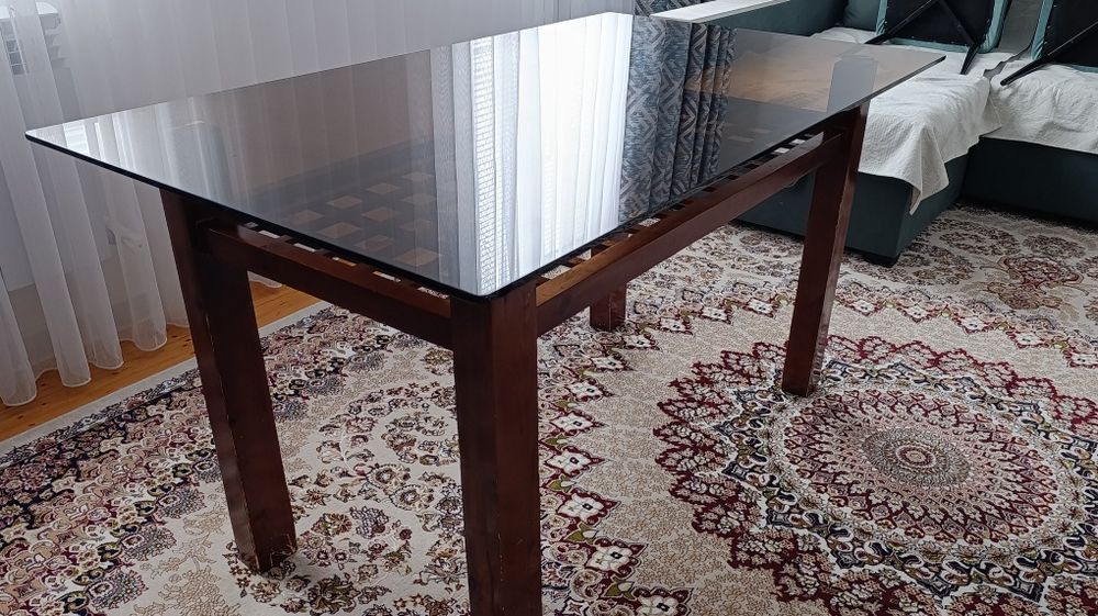 Продается стол стеклянный