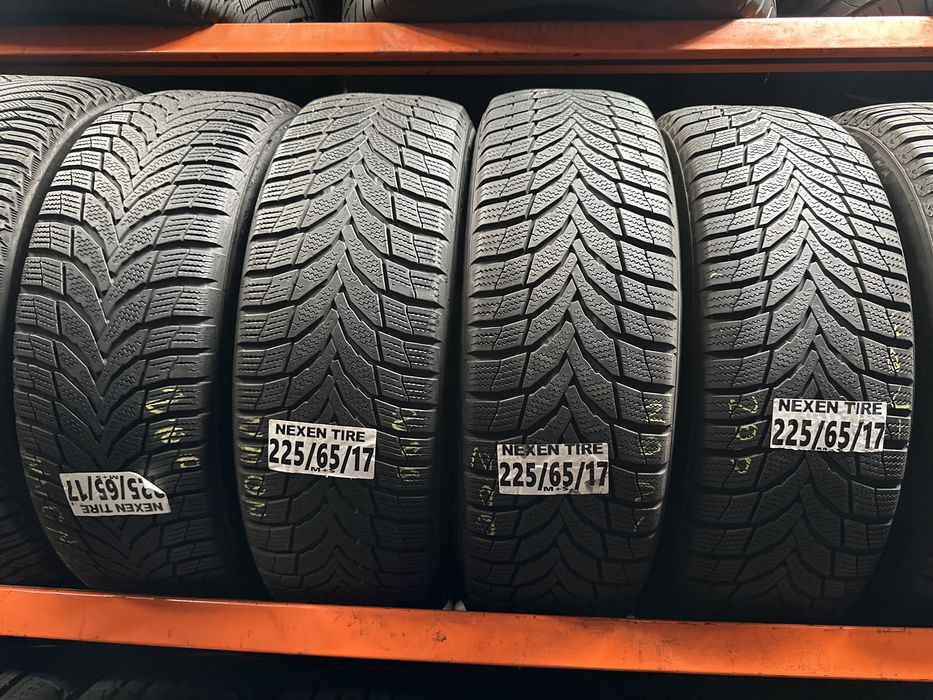 225/65/17 Nexen M+S.