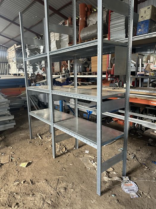 Vând rafturi metalice industriale pentru depozitare ușoară