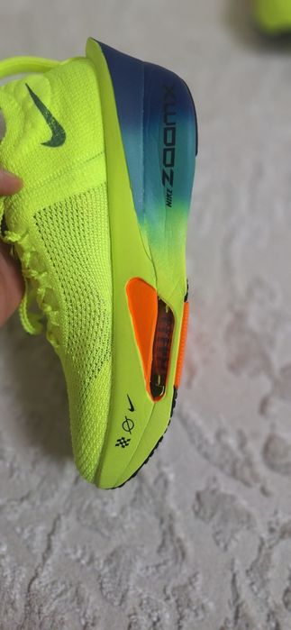 Продам кроссовки Nike Zoom.