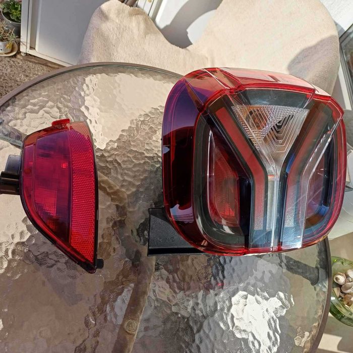 Заден ляв стоп и фар за мъгла за Dacia Duster 2022