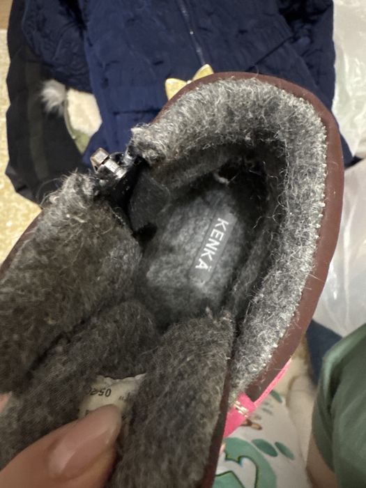 Продам осеннюю куртку+ботинки