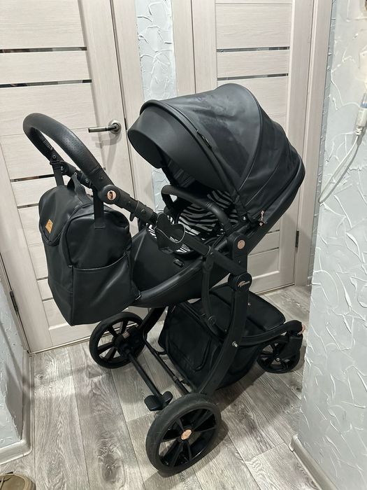 Детская прогулочная  коляска