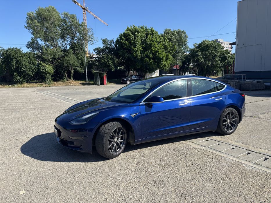 TESLA Model 3 2019 — imagine 3