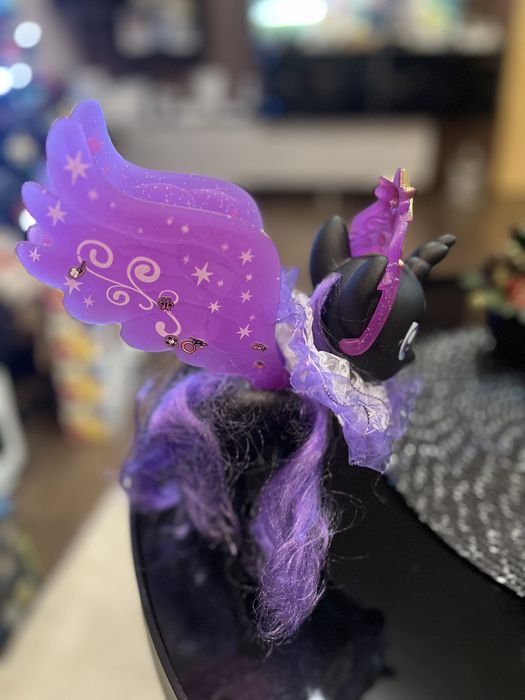 Малко черно пони с аксесоари