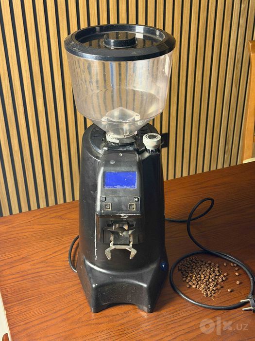 Продам профессиональную кофемолку Eureka Zenith Club 60 E (ZT60E)