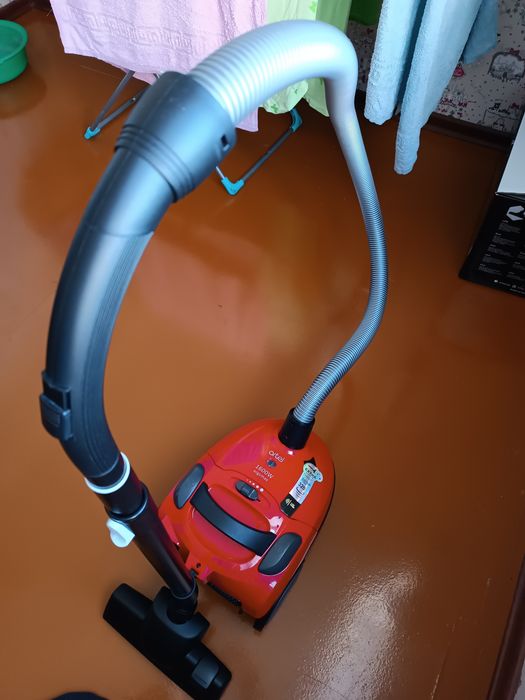 Продам пылесос altel 1600 W