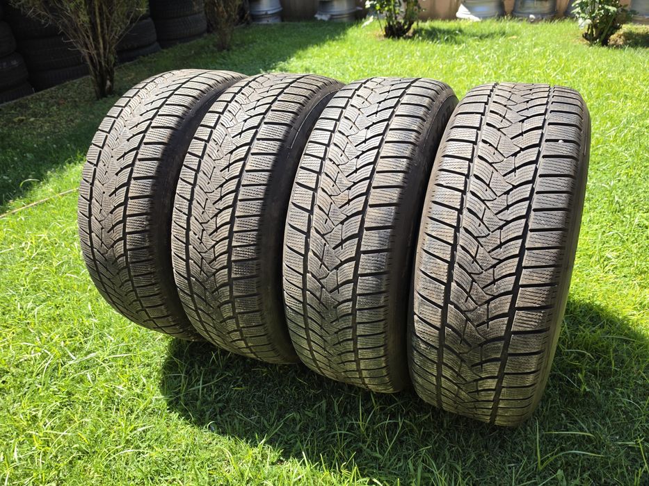 Зимни джипови гуми Dunlop 235 60 18