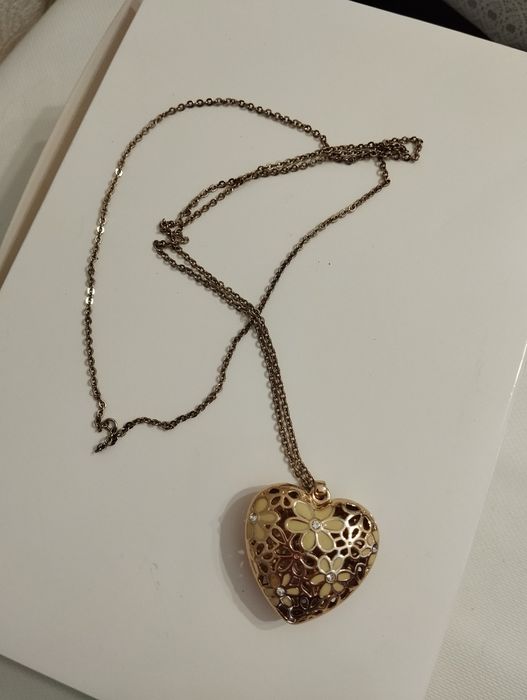 Кулоны на цепочке