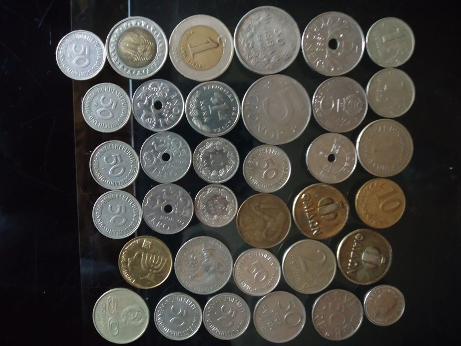 Монети за материал и значки