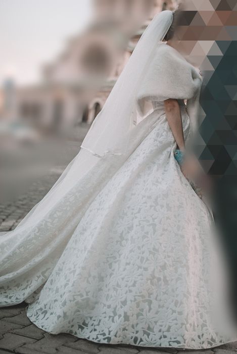 Булчинска рокля тип принцеса с шлейф + подарък дълг воал