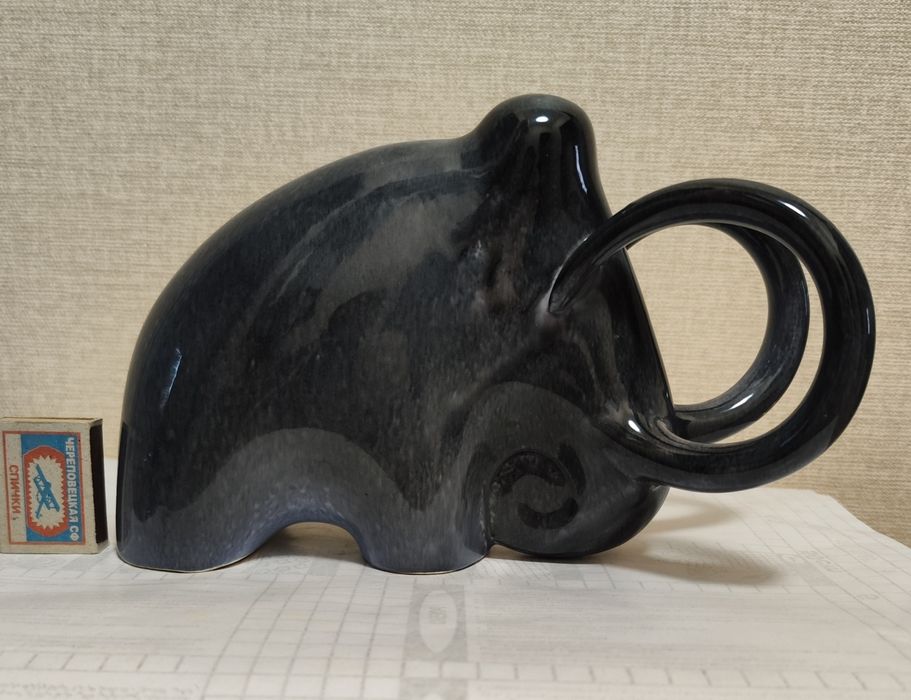 Антикварная статуэтка