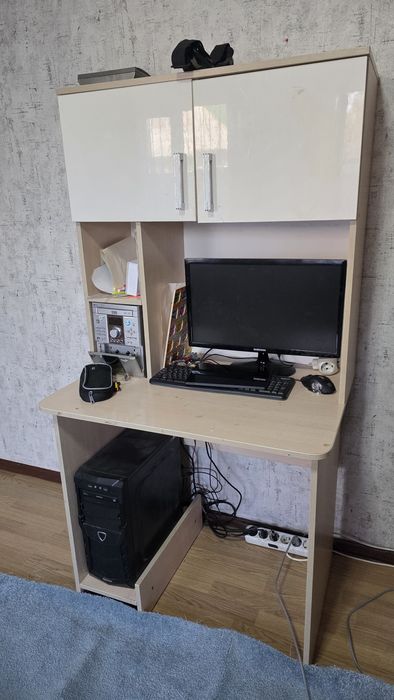 Компьютерный стол
