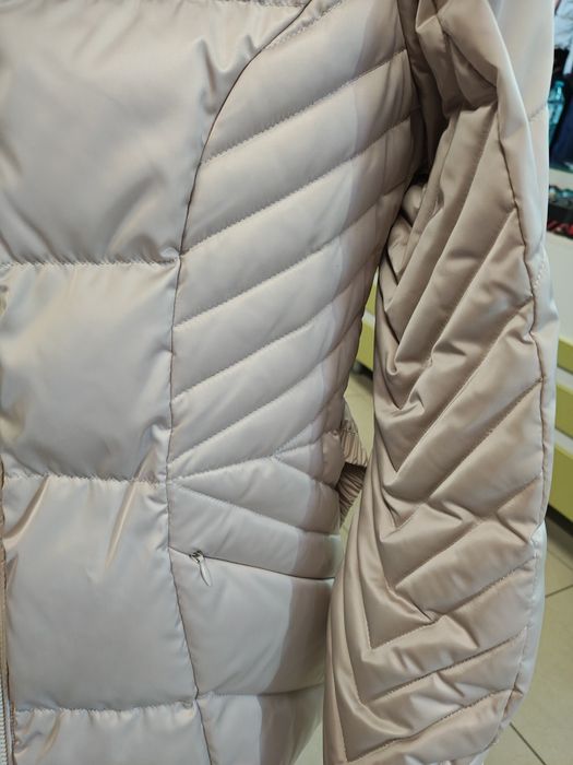 Дамско яке Guess с гъши пух и естествен косъм