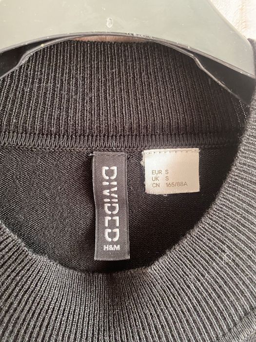 Дамски пуловер с жълт кант