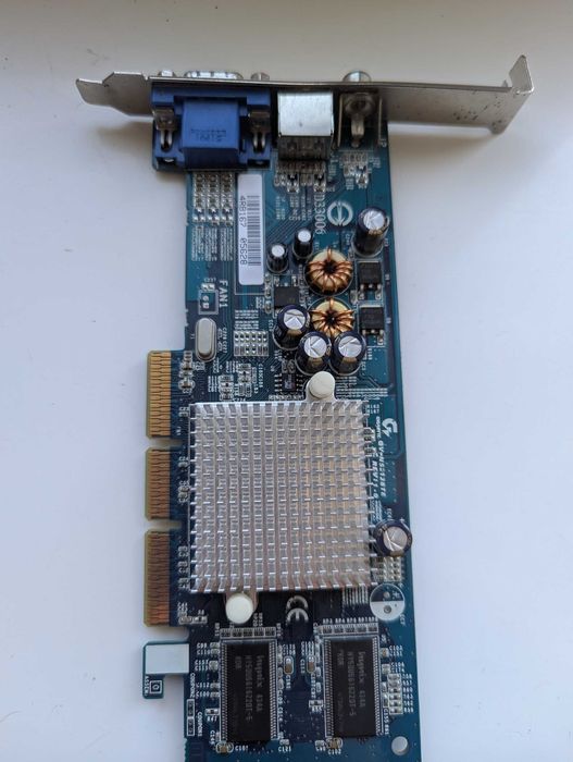 Placa video de colectie! NVIDIA GeForce FX 5200 128MB AGP