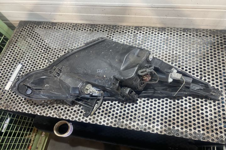 Far stanga 3 CLEME RUPTE Toyota Aygo a 2-a generatie
