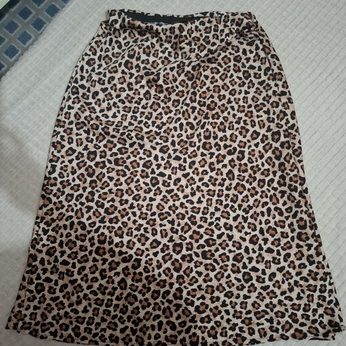 Fusta satin leoardata
