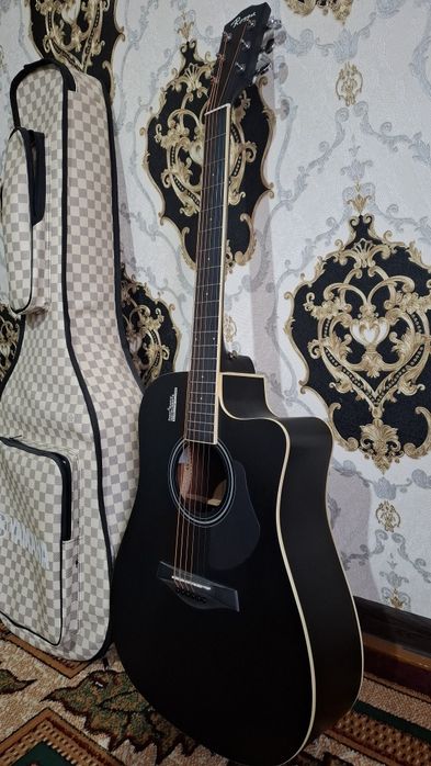 Acustik gitara xolati ideal