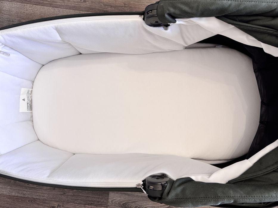 Продава се кош за новородено със стойка за вкъщи PEG PEREGO Culla belvedere