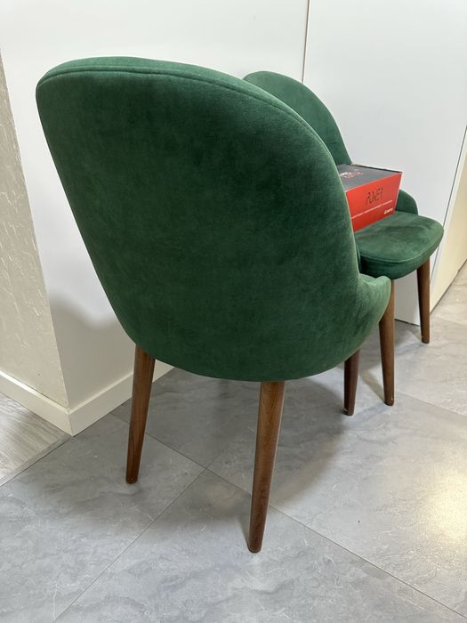 Мягкий стул зеленого цвета