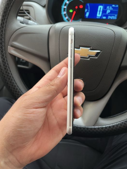 Продам iPhone Se 3 2022года