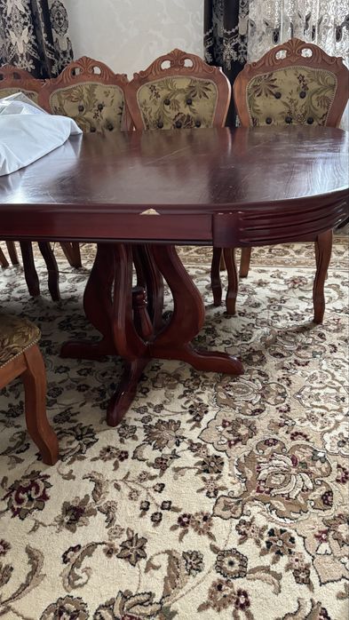 Стол со стульями