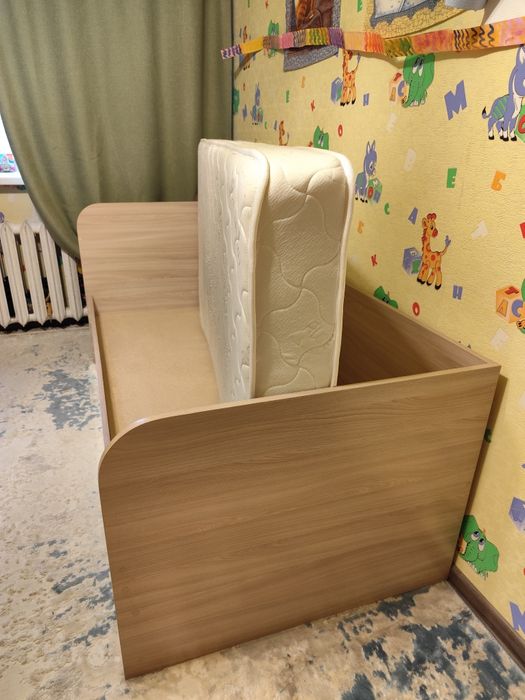 Детская кровать с матрасом