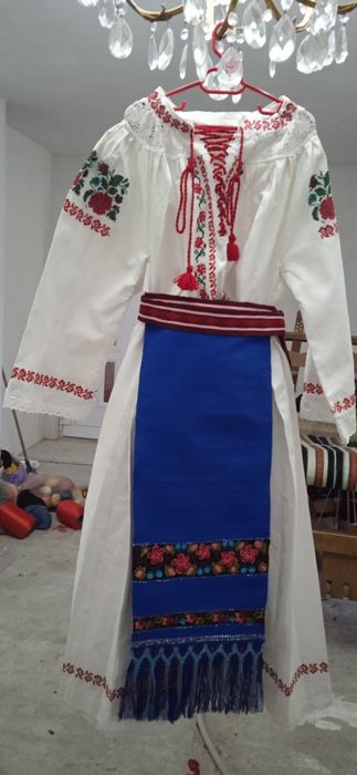 Costum Popular Autentic