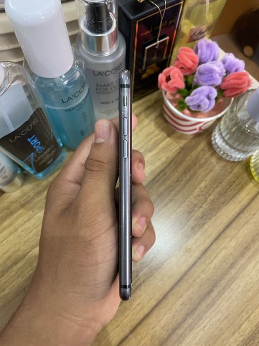 iPhone 8 64gb Tinniq