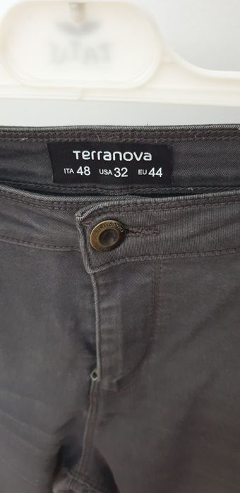 Pantaloni slim fit Terranova – mărimea 48 (EU)