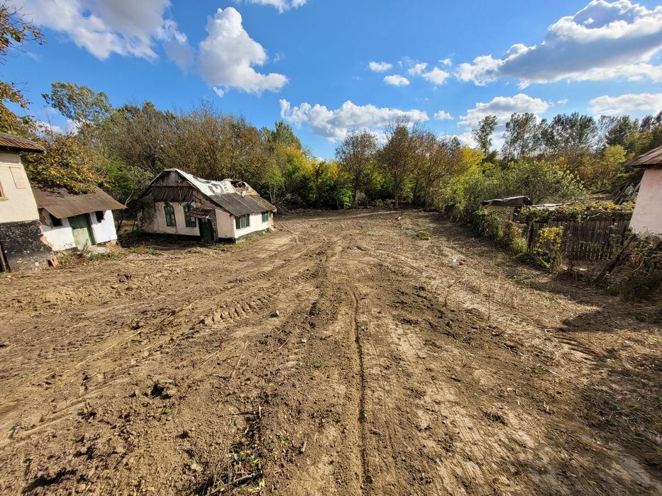 Casă Bătranească si teren