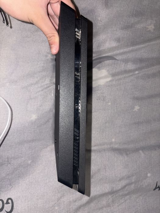 Ps 4 Slim 1 TB няма Джоистик
