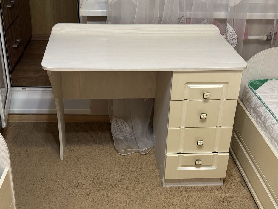 Детские кровати и стол