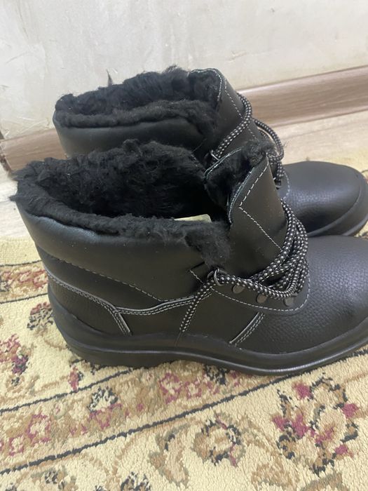 Продам новые зимние ботинки